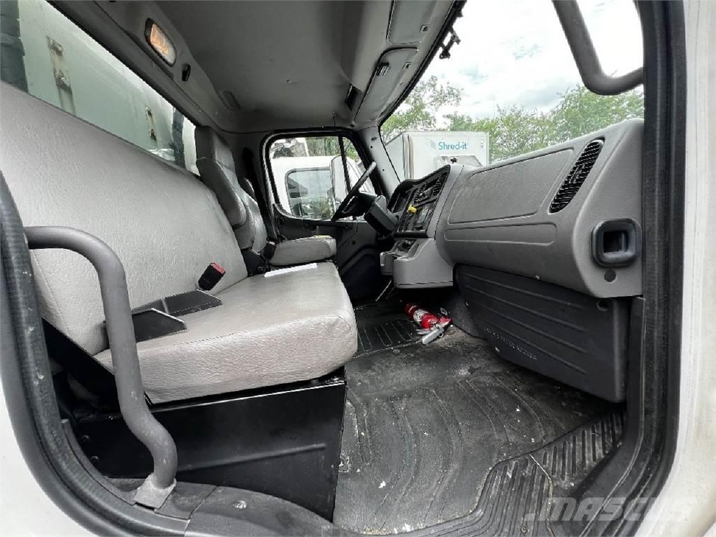 Freightliner M2-106 Caminhões de caixa fechada