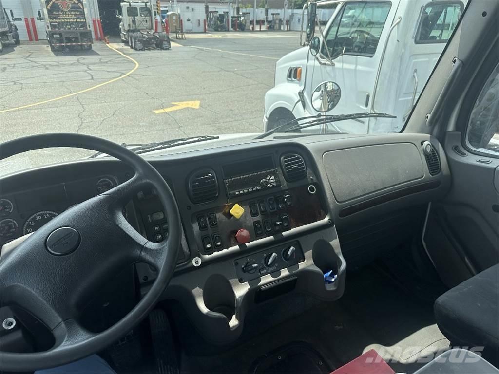 Freightliner M2 106 Cavalos Mecânicos
