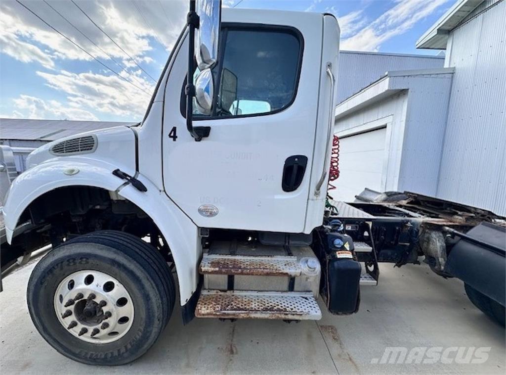 Freightliner M2 106 Cavalos Mecânicos