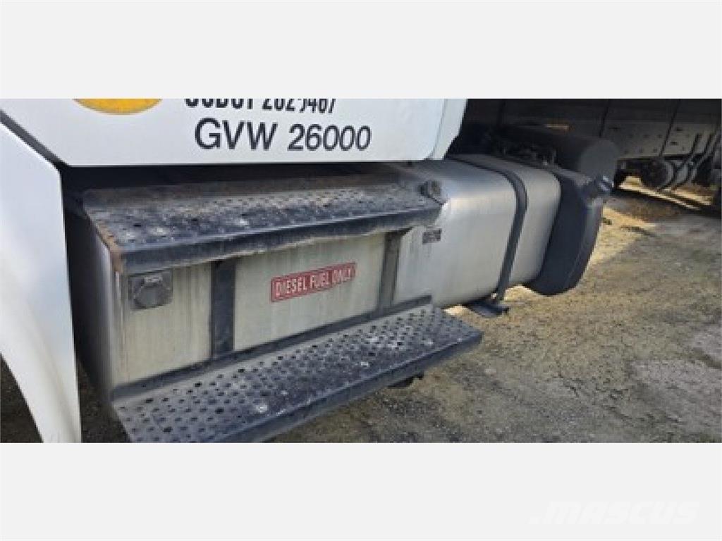 Freightliner M2 106 Caminhões de caixa fechada