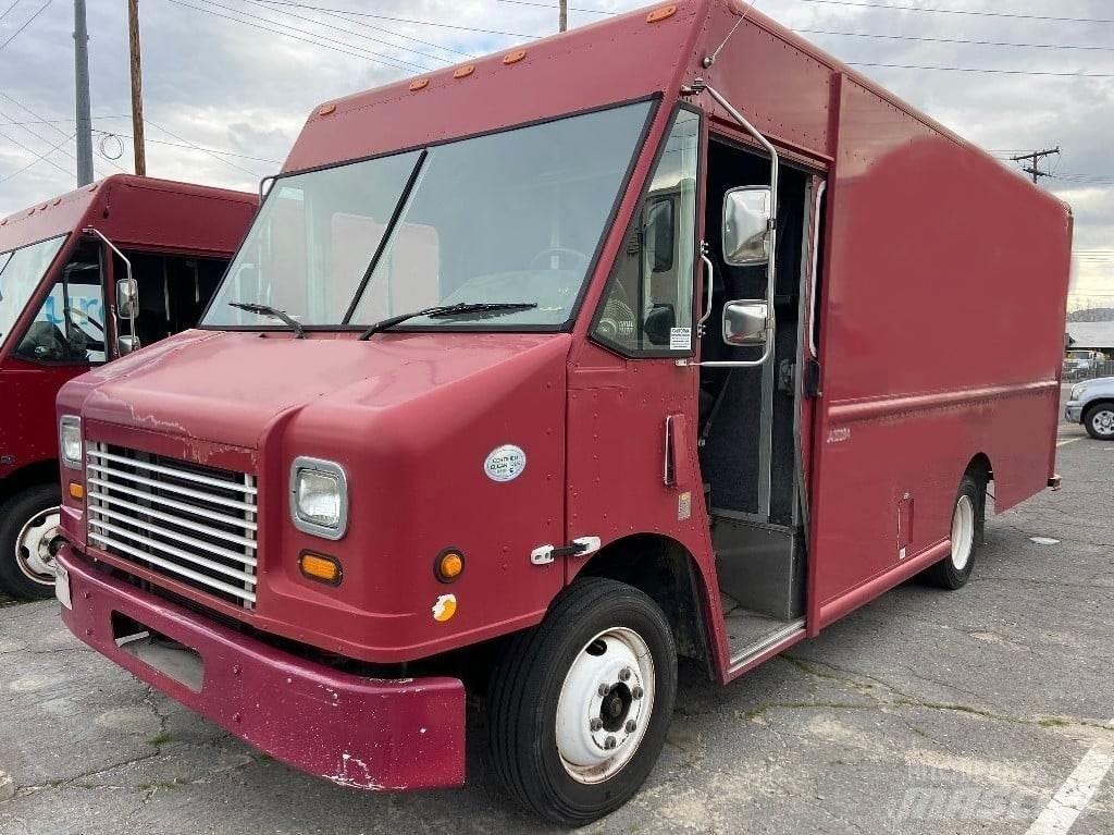 Freightliner MT45 Caixa fechada