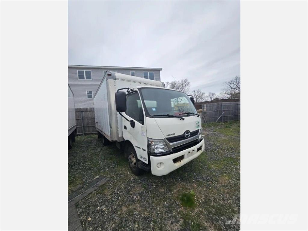 Hino 195 Caminhões de caixa fechada