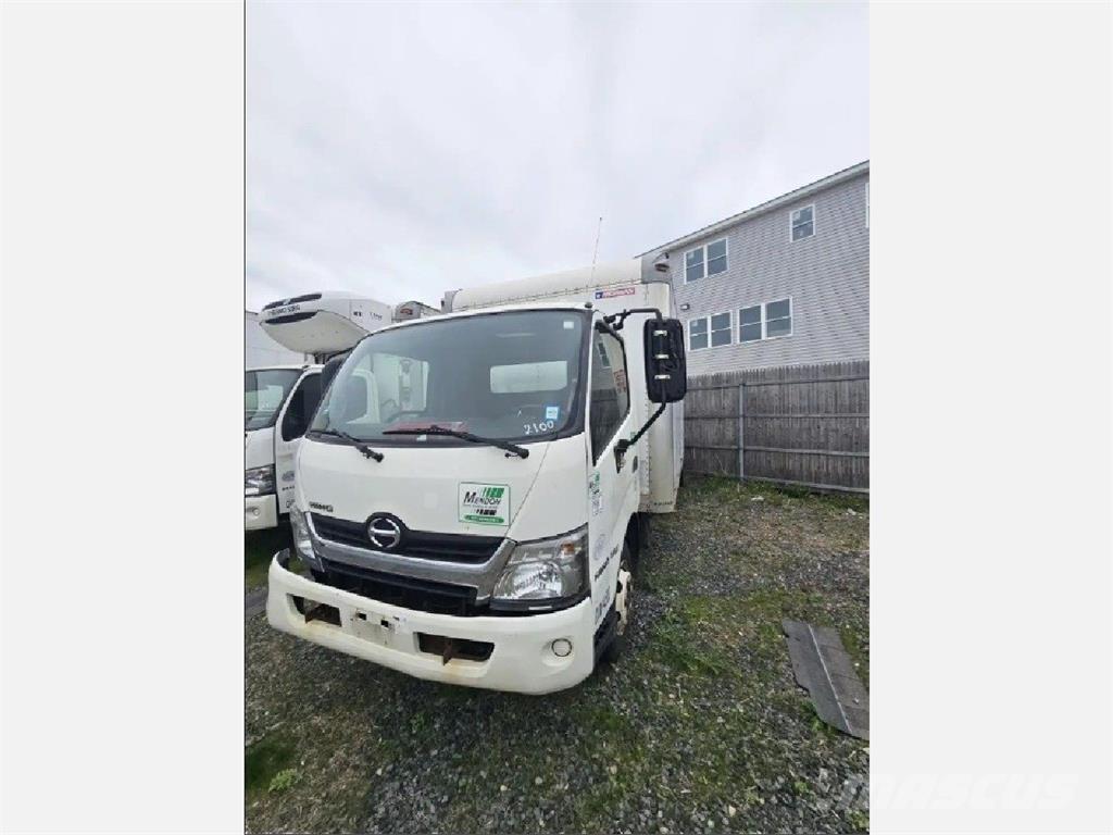 Hino 195 Caminhões de caixa fechada