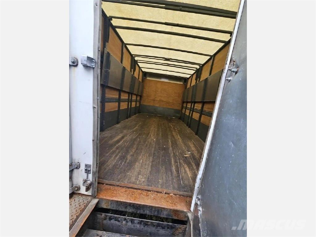 Hino 195 Caminhões de caixa fechada
