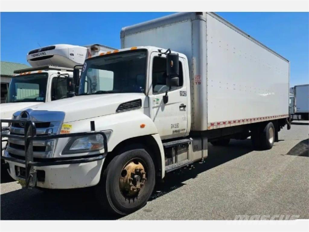 Hino 268 Caminhões de caixa fechada