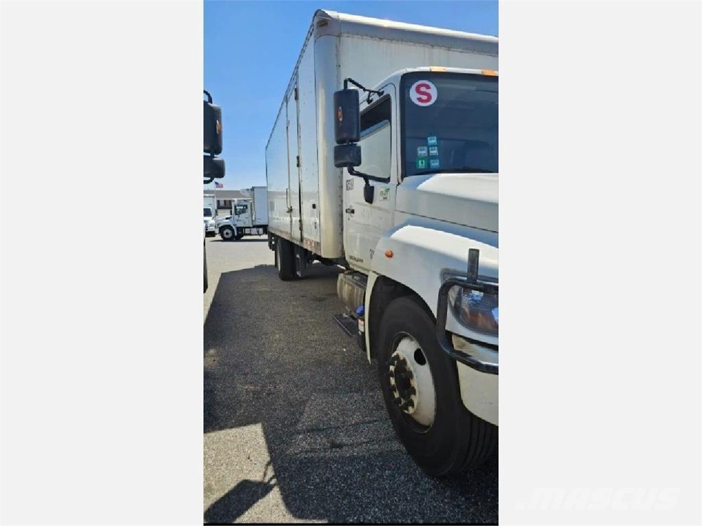 Hino 268 Caminhões de caixa fechada