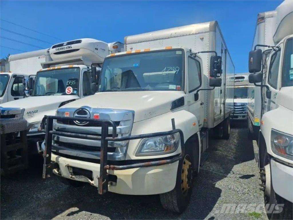 Hino 268 Caminhões de caixa fechada