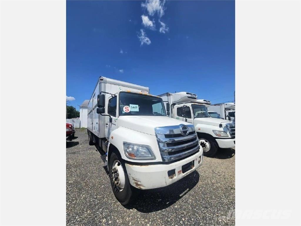 Hino 268 Caminhões de caixa fechada