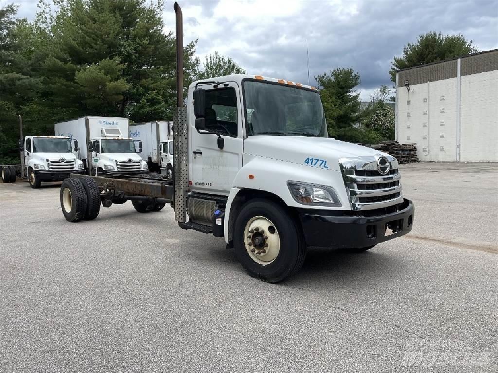 Hino 338 Camiões de chassis e cabine