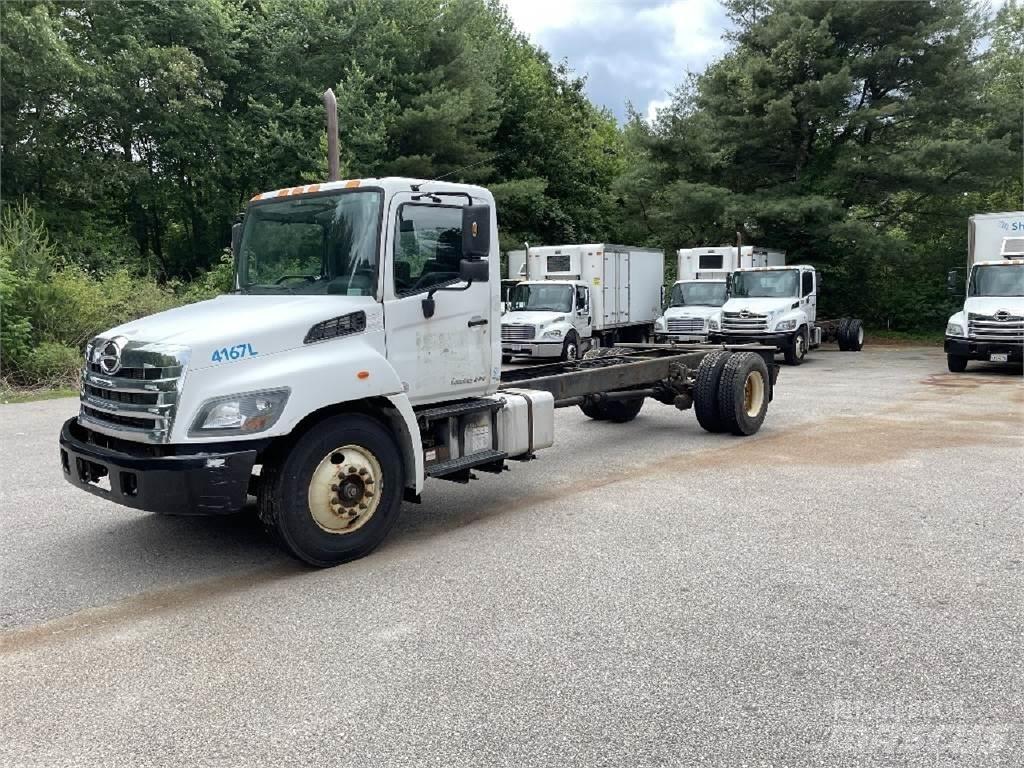 Hino 338 Camiões de chassis e cabine