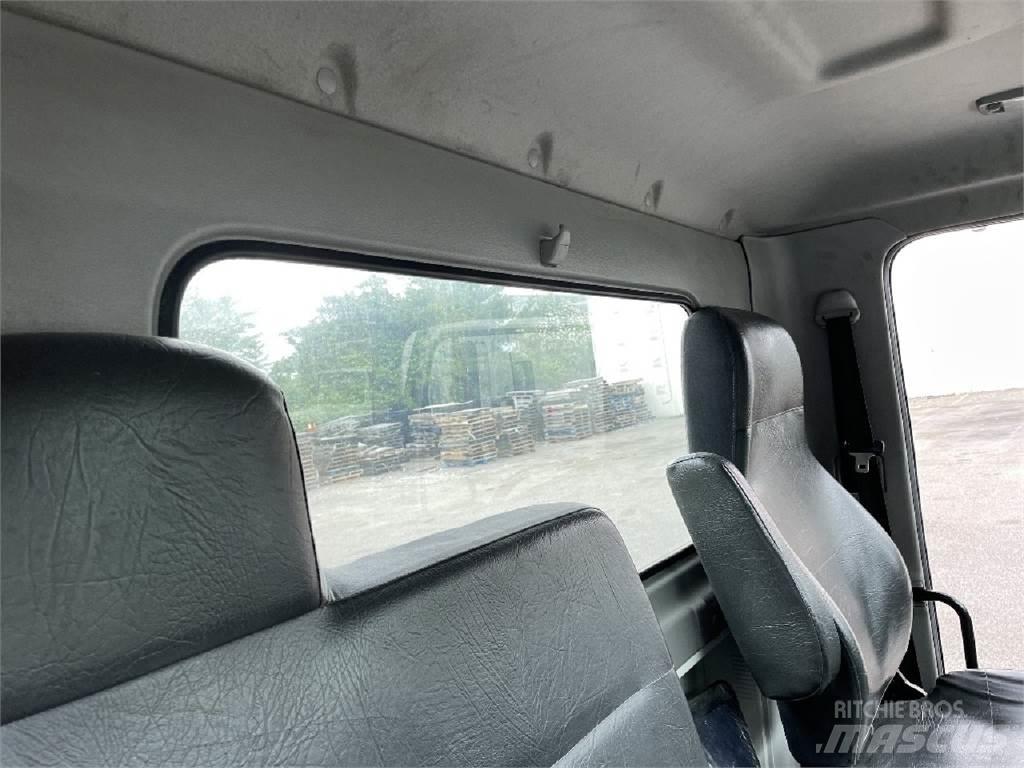 Hino 338 Camiões de chassis e cabine