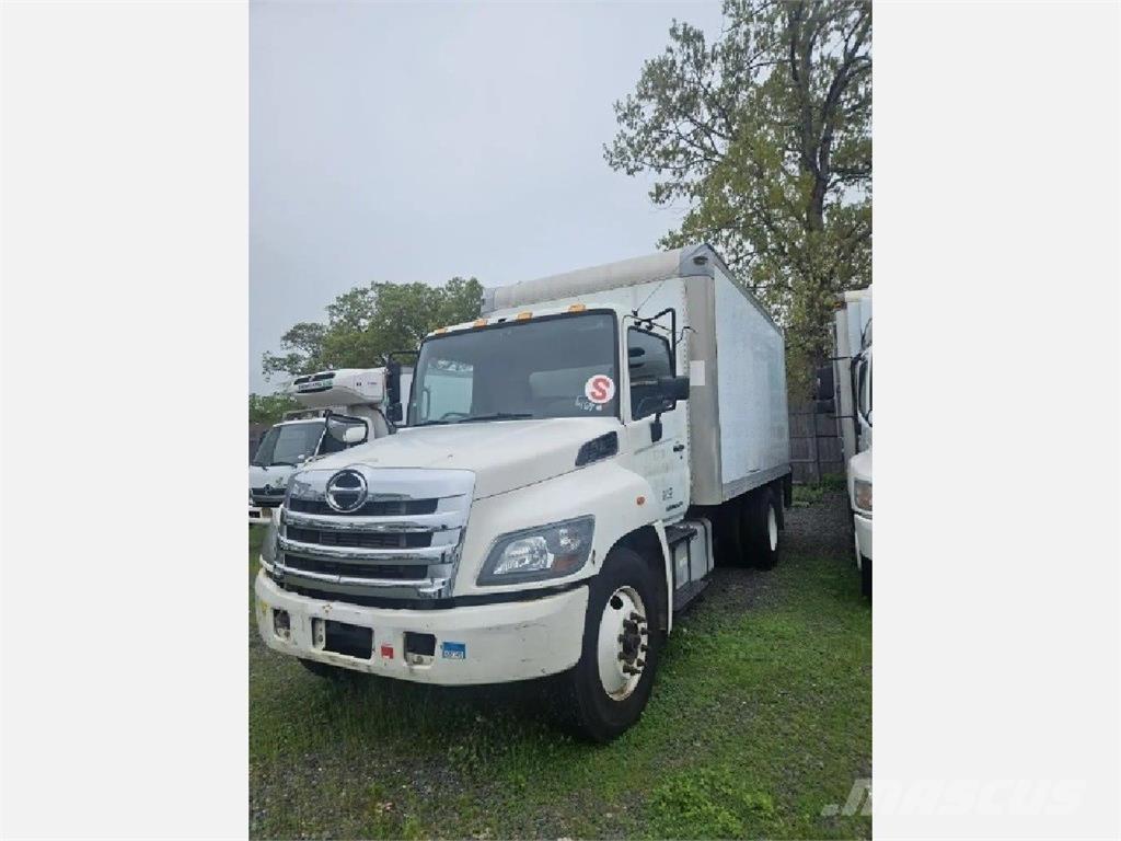 Hino 338 Caminhões de caixa fechada
