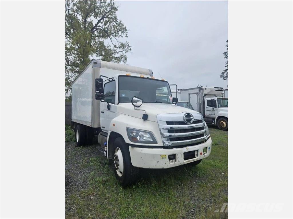 Hino 338 Caminhões de caixa fechada