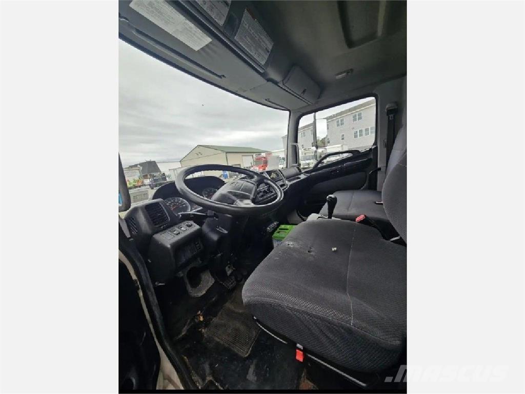 Hino 338 Caminhões caixa temperatura controlada
