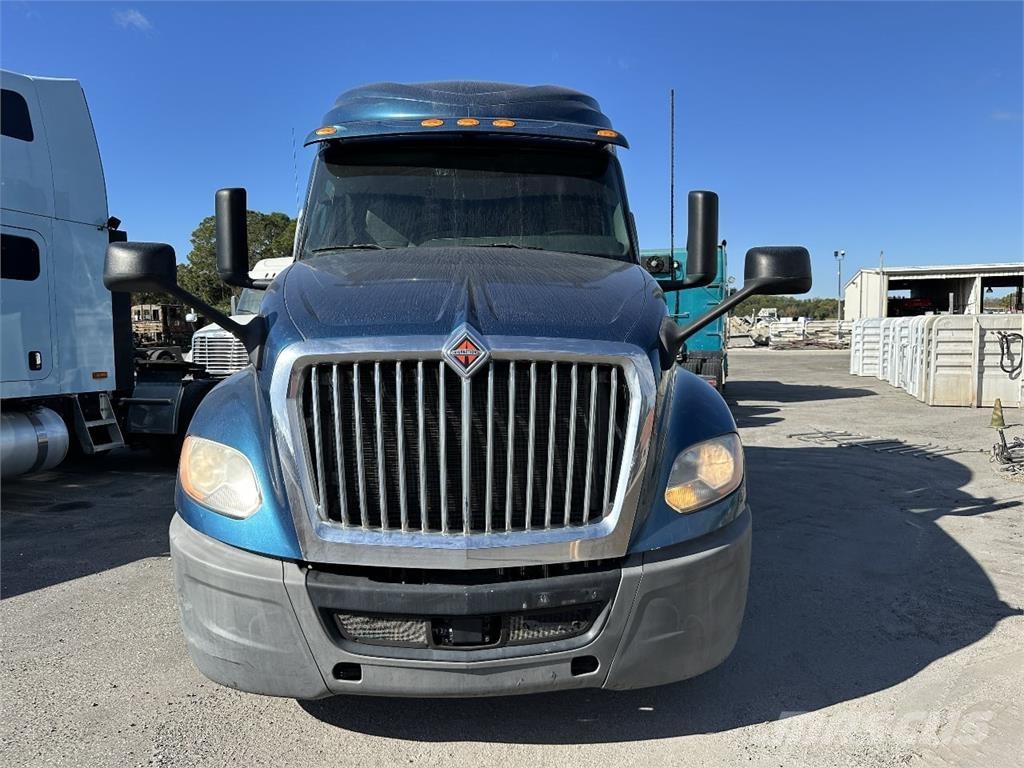 International LT625 Cavalos Mecânicos