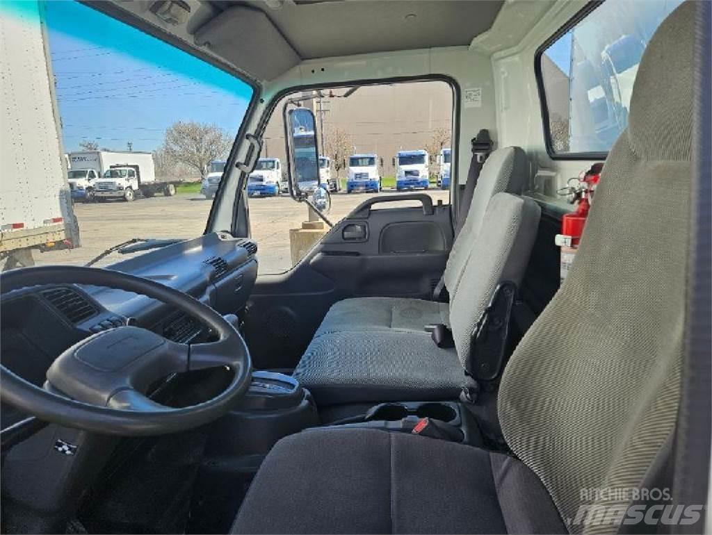 Isuzu NPR Caminhões de caixa fechada