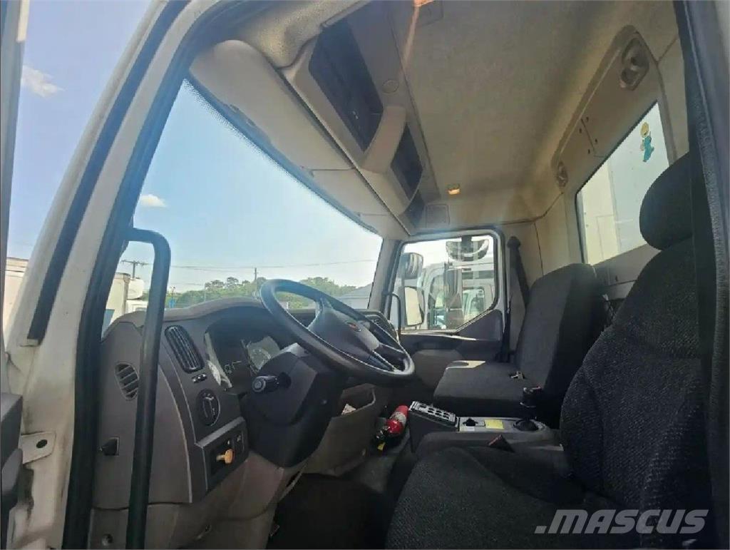 Kenworth K370 Caminhões de caixa fechada