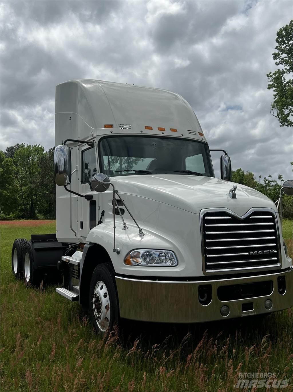 Mack AN64T Cavalos Mecânicos