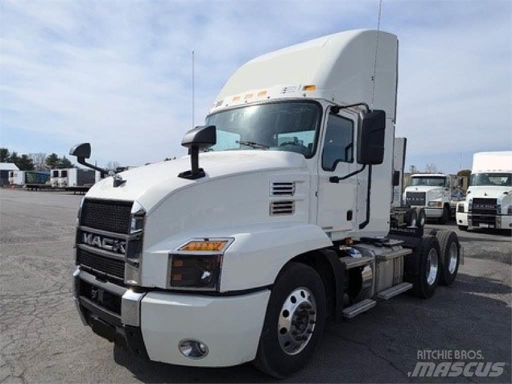 Mack AN64T Cavalos Mecânicos