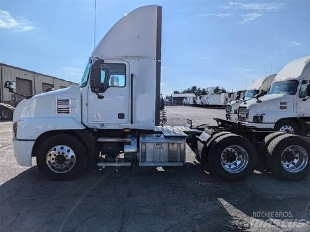 Mack AN64T Cavalos Mecânicos