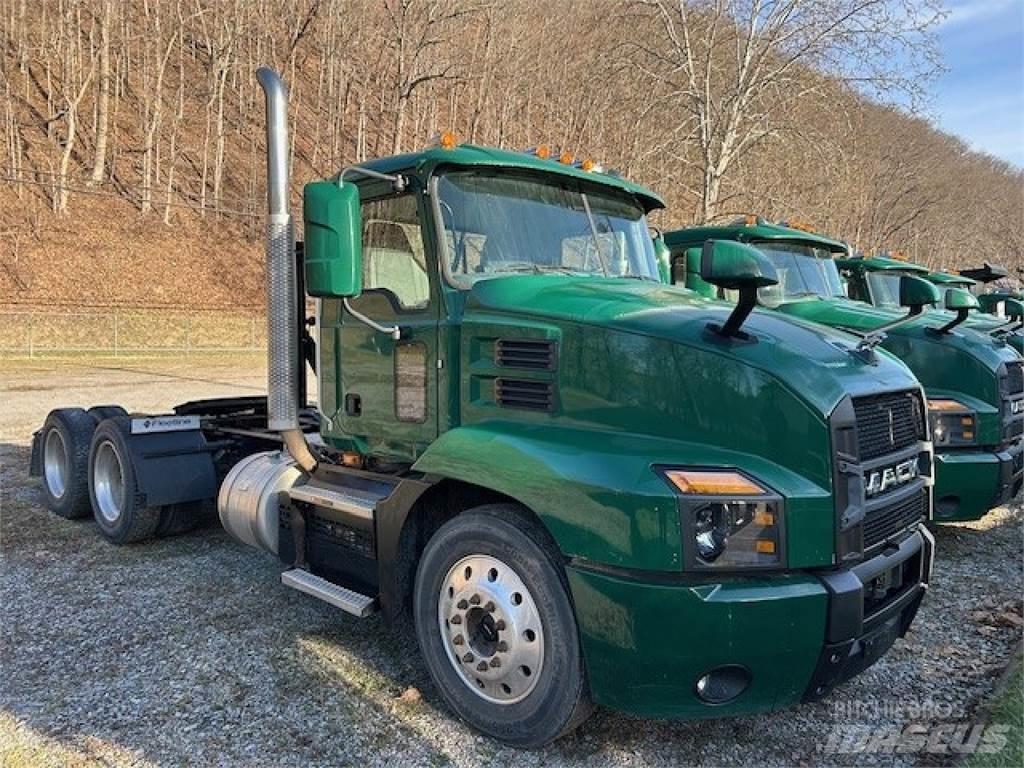 Mack AN64T Cavalos Mecânicos