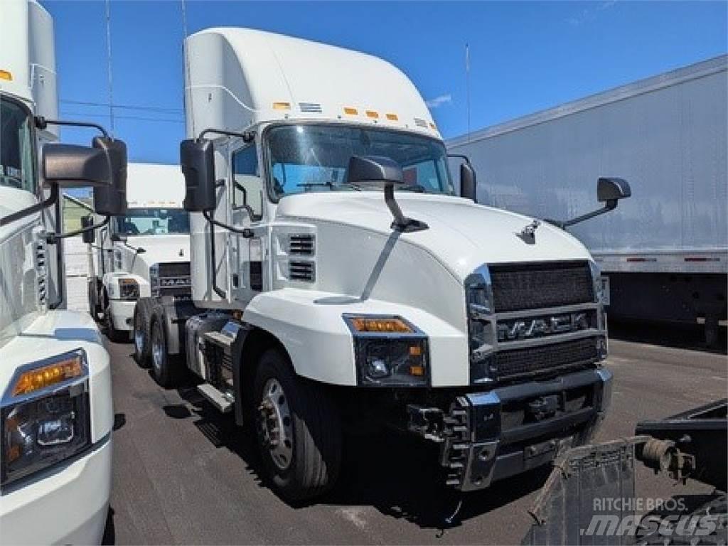 Mack AN64T Cavalos Mecânicos
