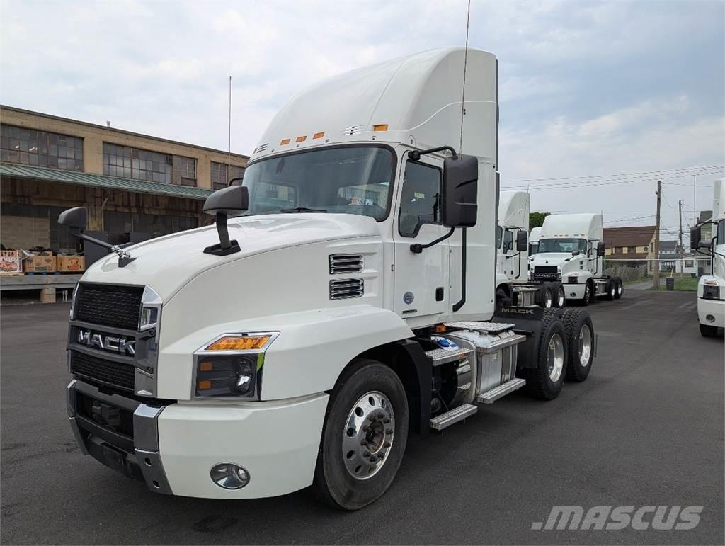 Mack AN64T Cavalos Mecânicos