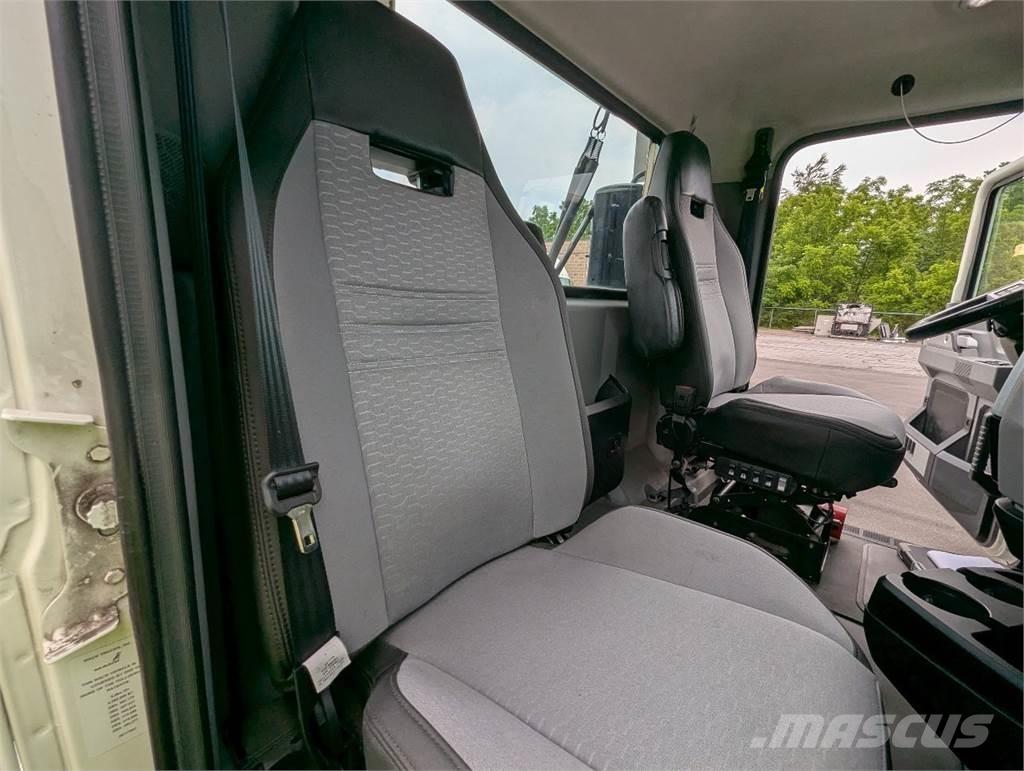Mack AN64T Cavalos Mecânicos