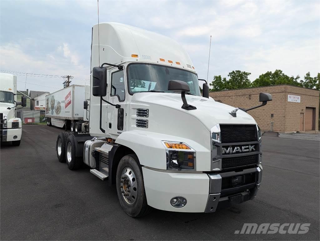 Mack AN64T Cavalos Mecânicos