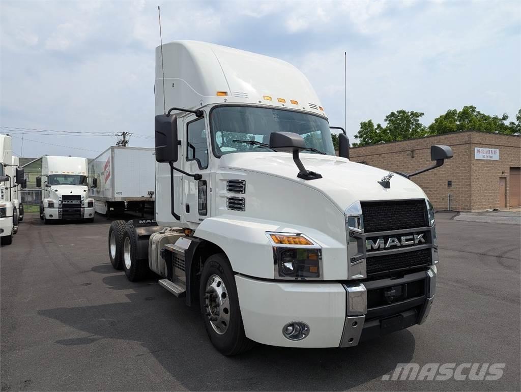 Mack AN64T Cavalos Mecânicos