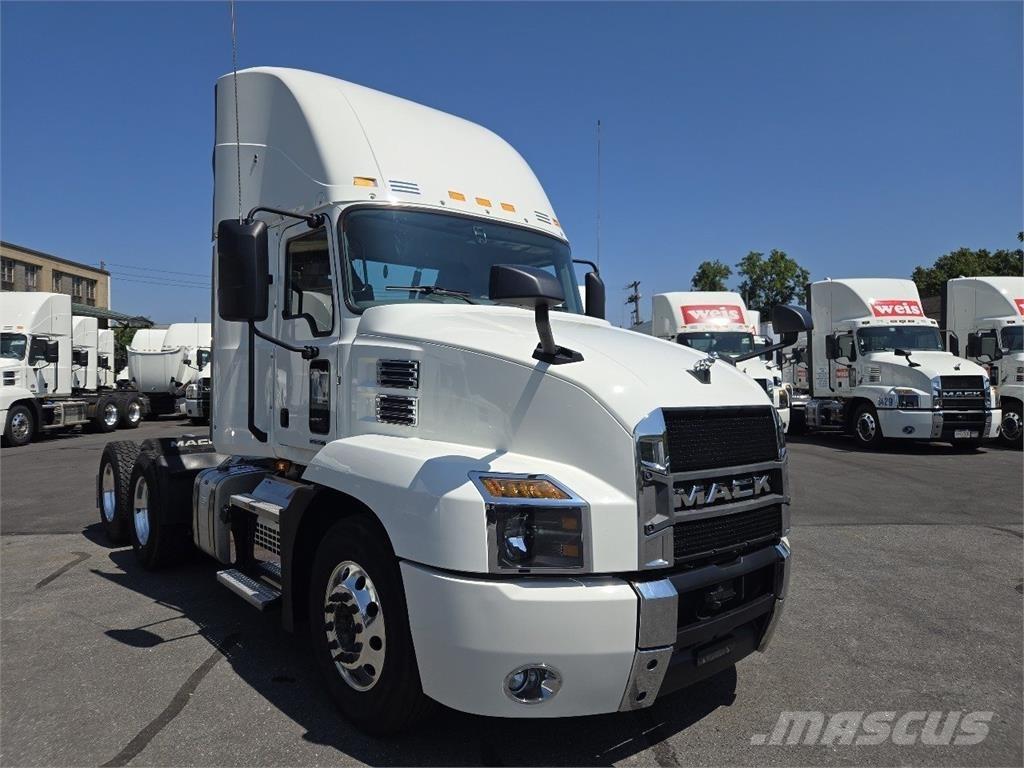 Mack AN64T Cavalos Mecânicos