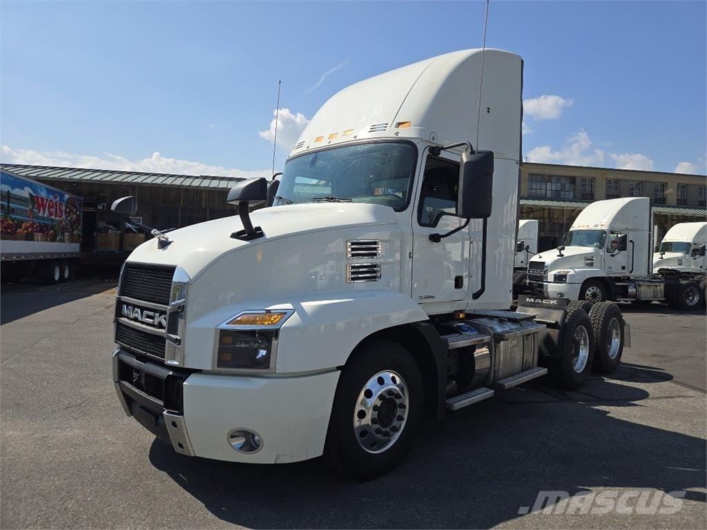 Mack AN64T Cavalos Mecânicos