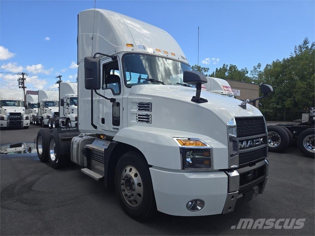 Mack AN64T Cavalos Mecânicos