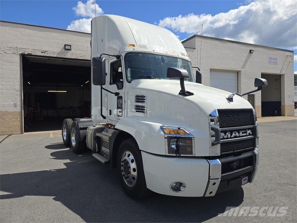 Mack AN64T Cavalos Mecânicos