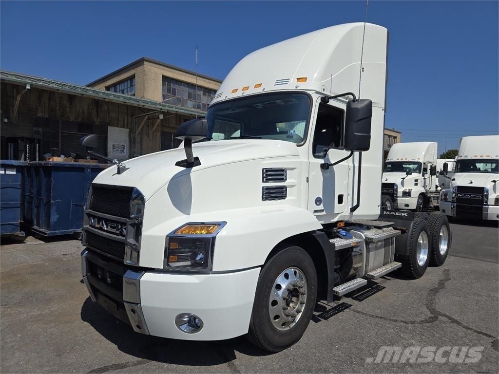 Mack AN64T Cavalos Mecânicos