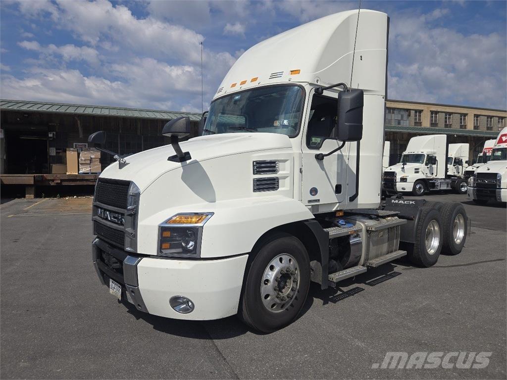 Mack AN64T Cavalos Mecânicos