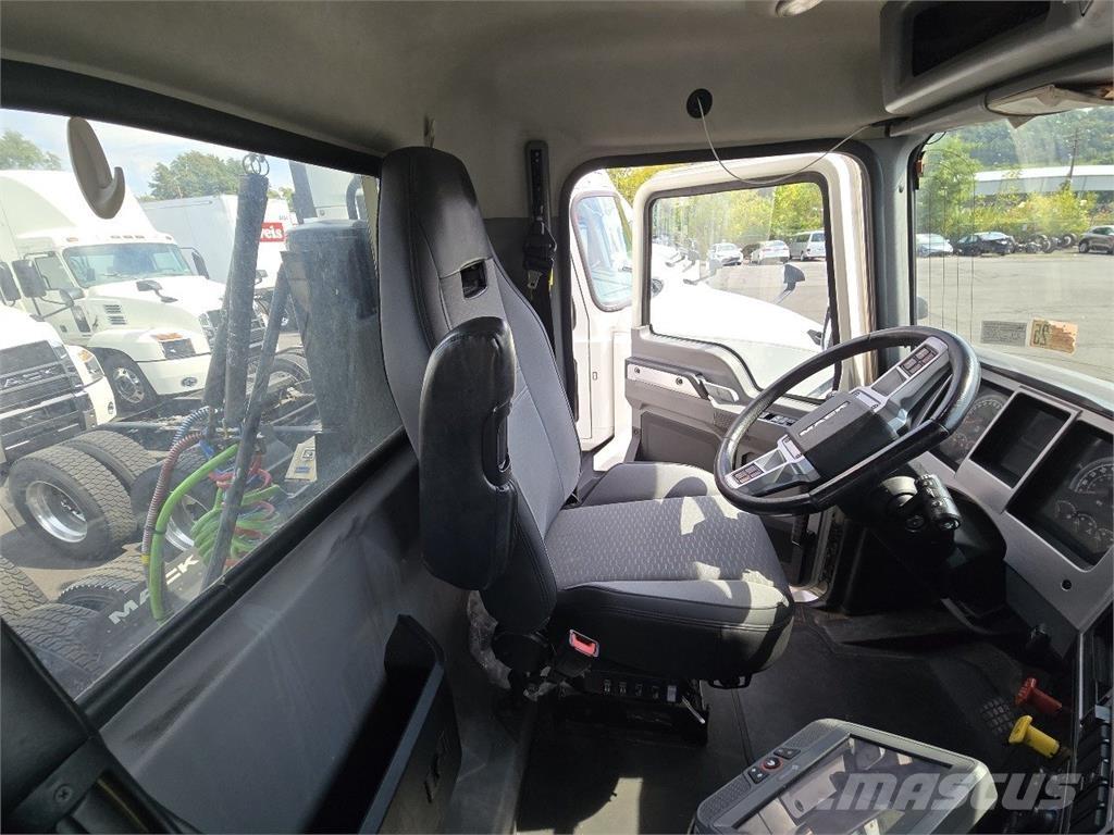 Mack AN64T Cavalos Mecânicos