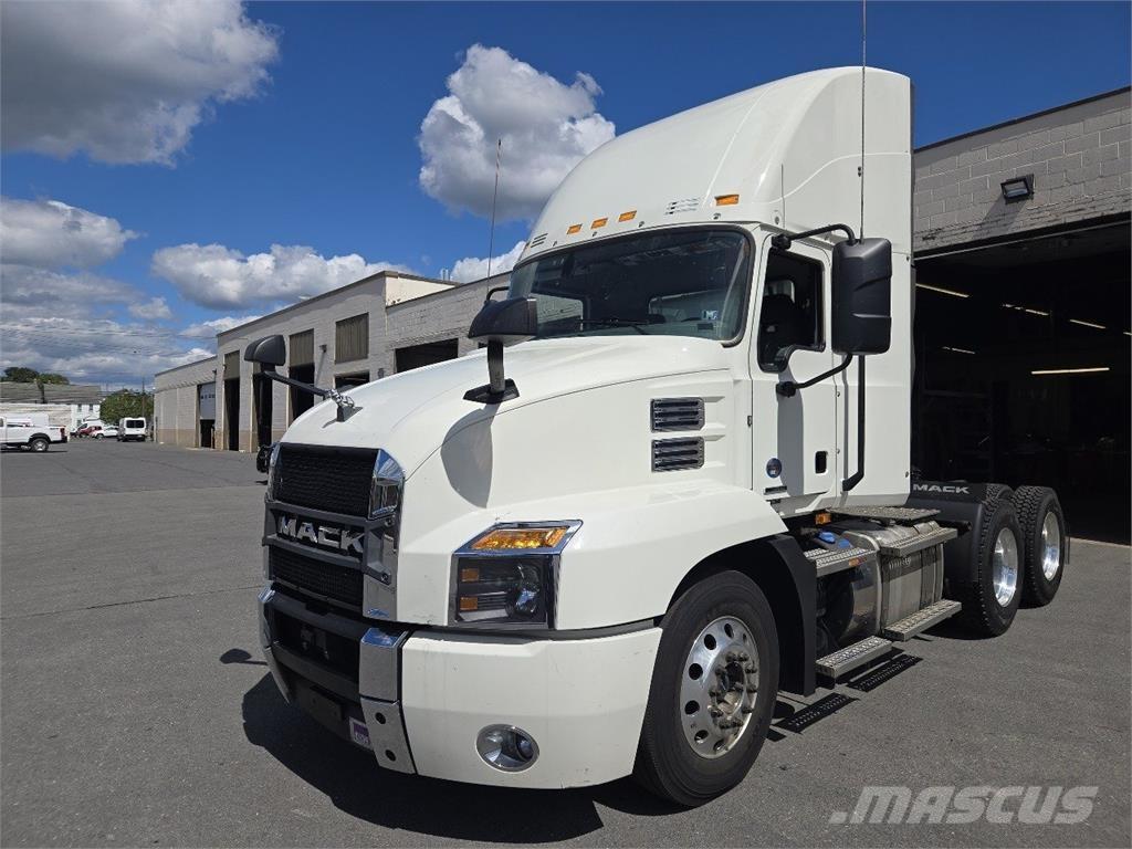 Mack AN64T Cavalos Mecânicos