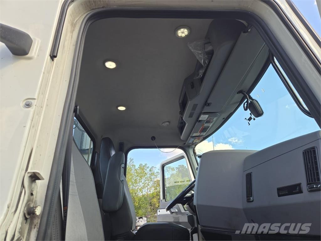 Mack AN64T Cavalos Mecânicos