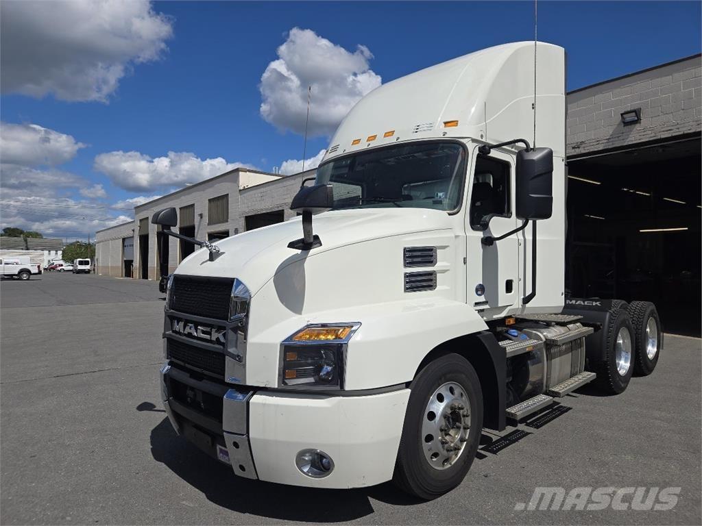 Mack AN64T Cavalos Mecânicos