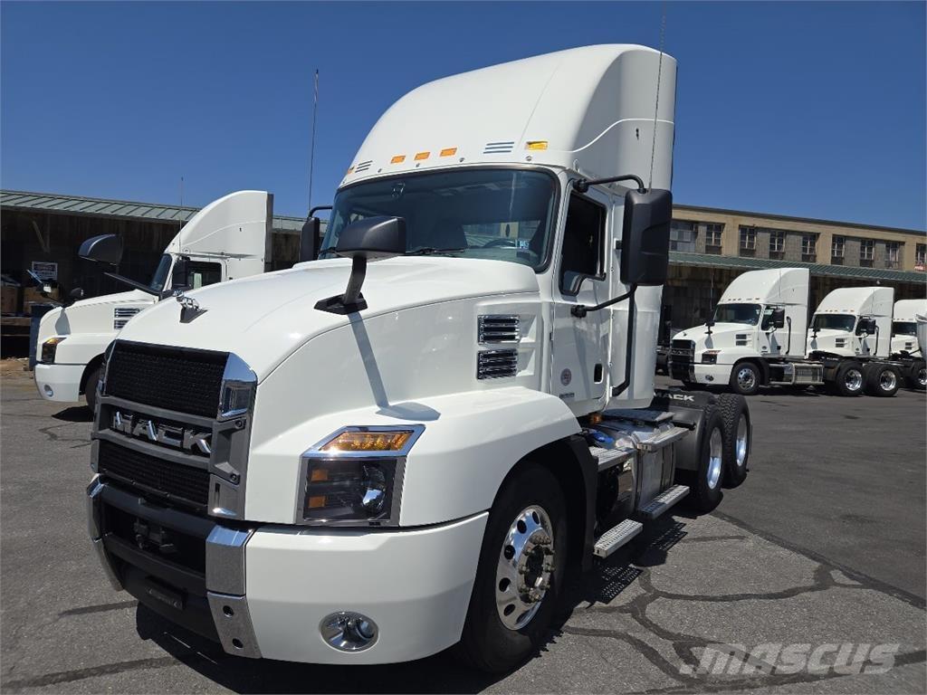 Mack AN64T Cavalos Mecânicos