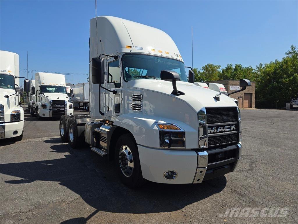 Mack AN64T Cavalos Mecânicos