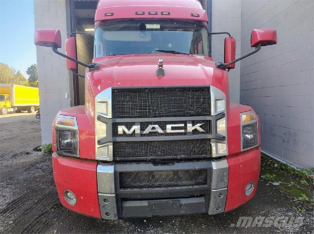 Mack Anthem 64T Cavalos Mecânicos