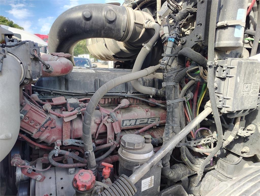 Mack Anthem 64T Cavalos Mecânicos