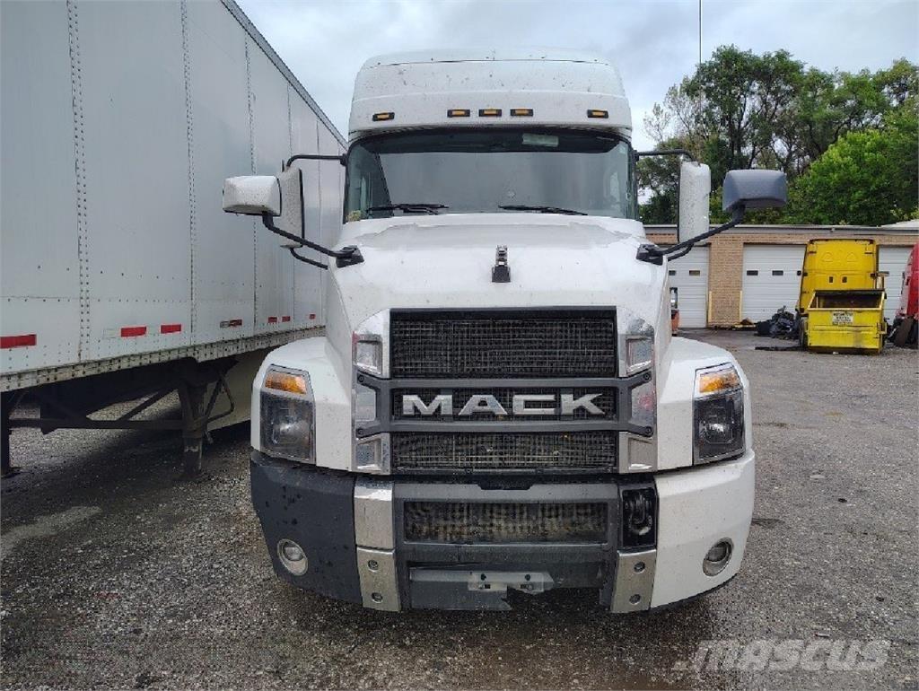 Mack Anthem 64T Cavalos Mecânicos