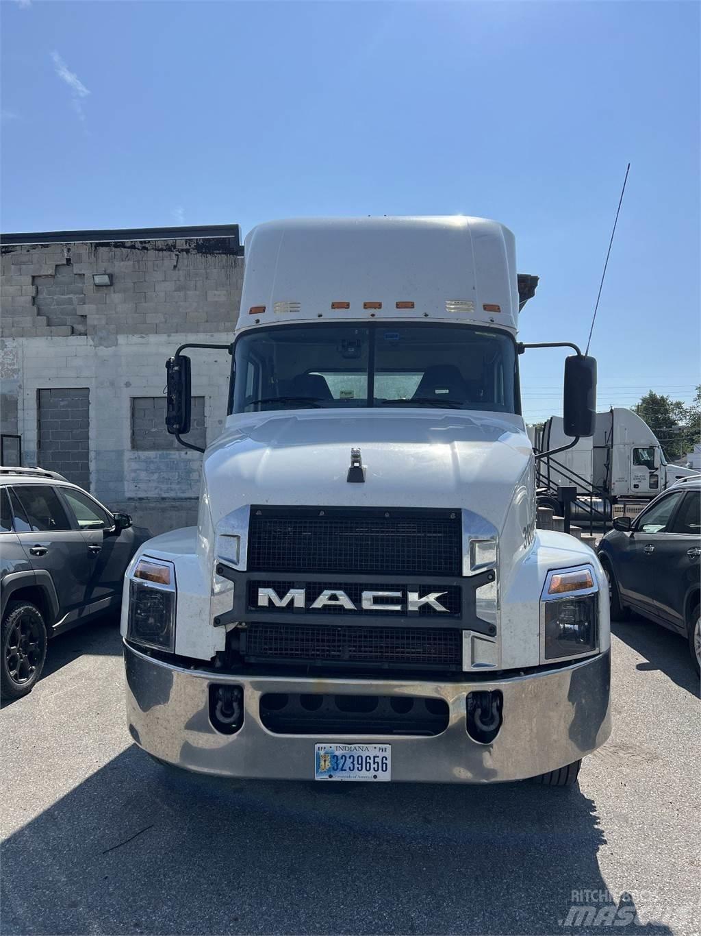 Mack Anthem AN64T Cavalos Mecânicos