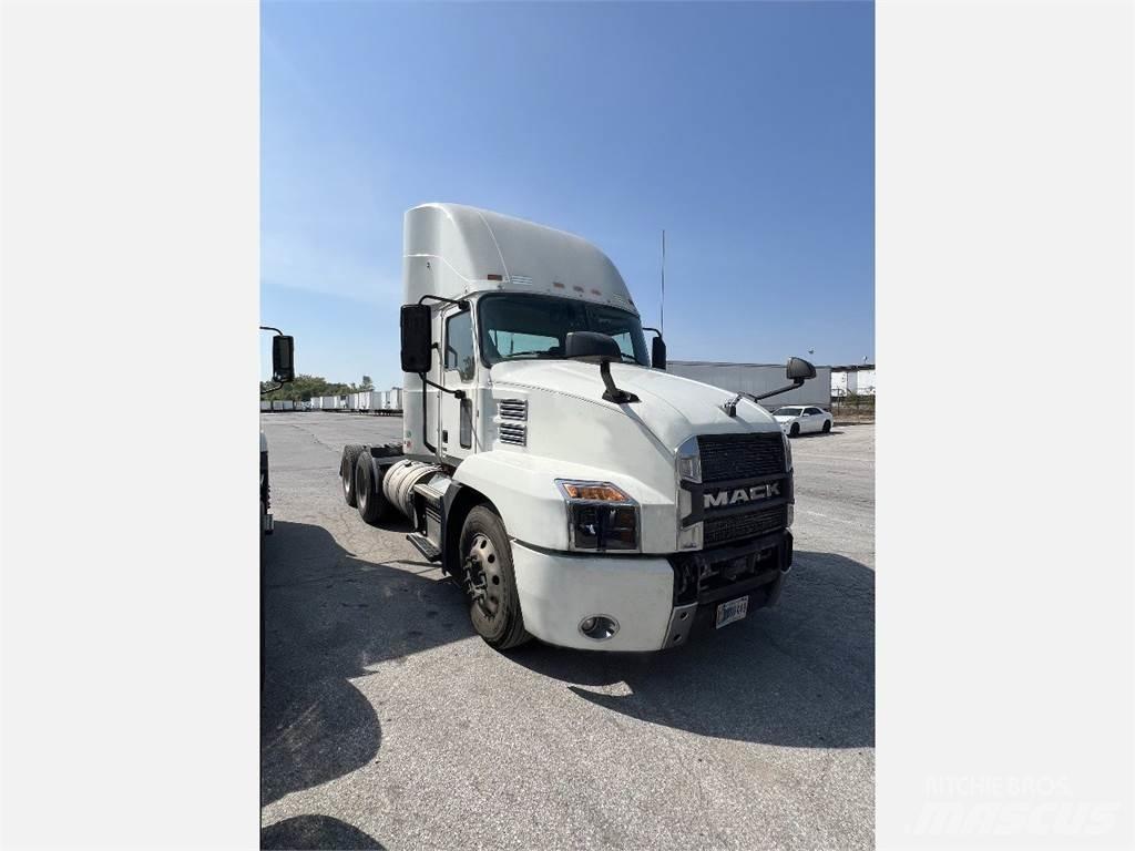 Mack Anthem AN64T Cavalos Mecânicos