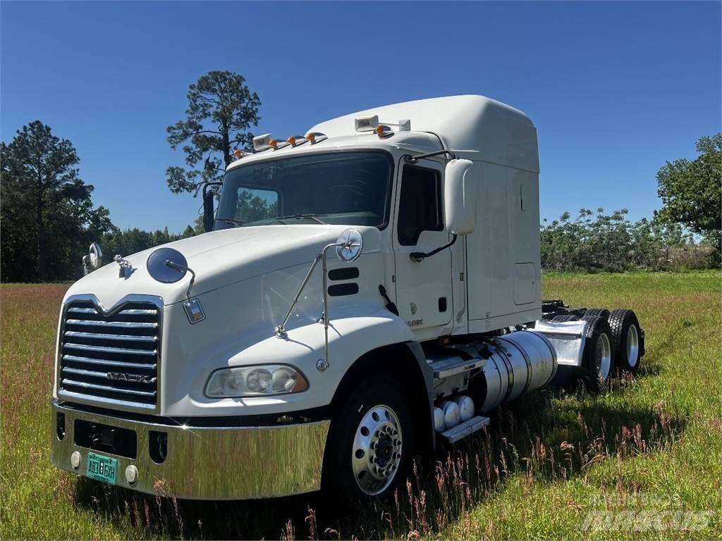 Mack CXU 613 Cavalos Mecânicos