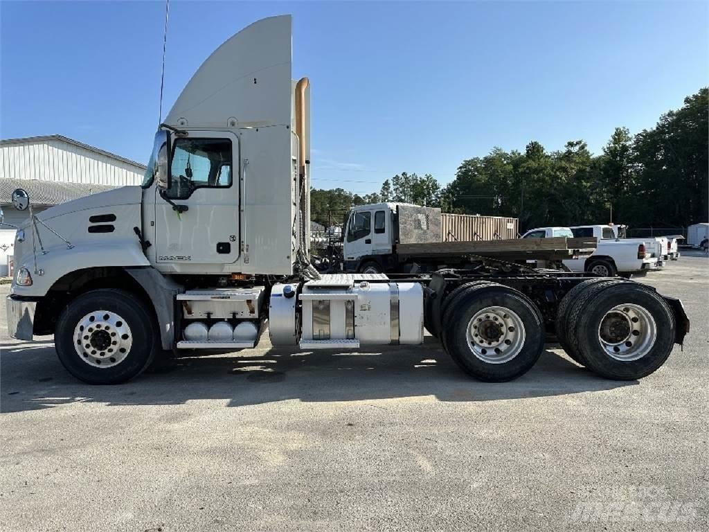 Mack CXU613 Cavalos Mecânicos