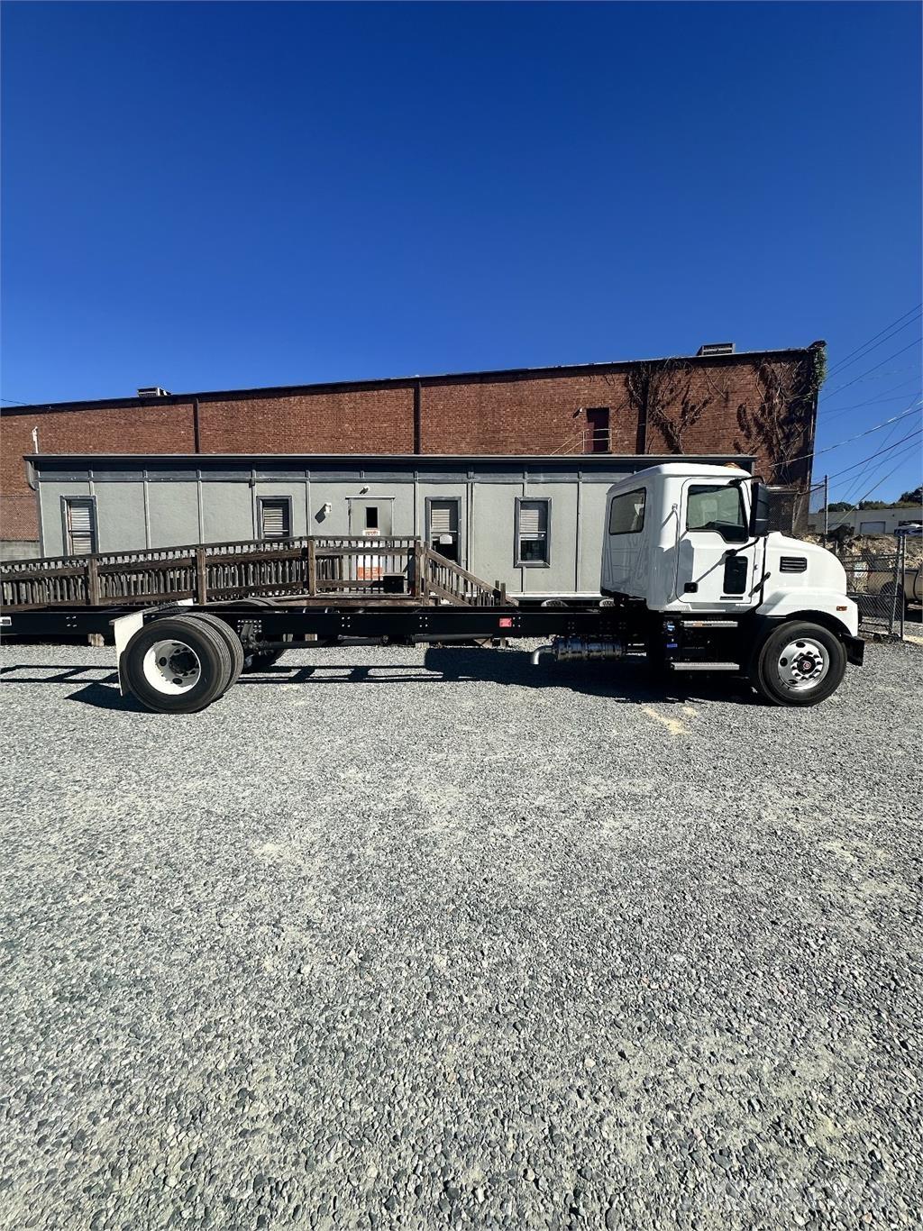Mack MD6 Camiões de chassis e cabine